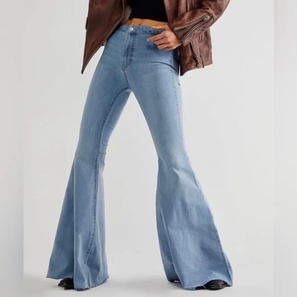 We The Free Float on Flare Blue Flare Wide Leg Jeans with Frayed Hem Sz29